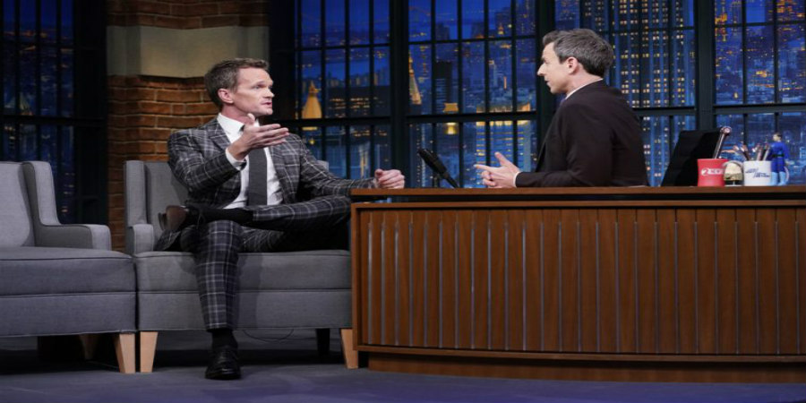 Ο Neil Patrick Harris φόρεσε  Tommy Hilfiger Tailored για την εμφάνιση του στο Late Night με τον Seth Meyers
